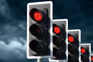 Ini alasan di balik warna merah, kuning dan hijau lampu lalu lintas