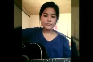 Pacar cuek gara-gara COC, cewek cantik ini sindir pakai lagu, kece!