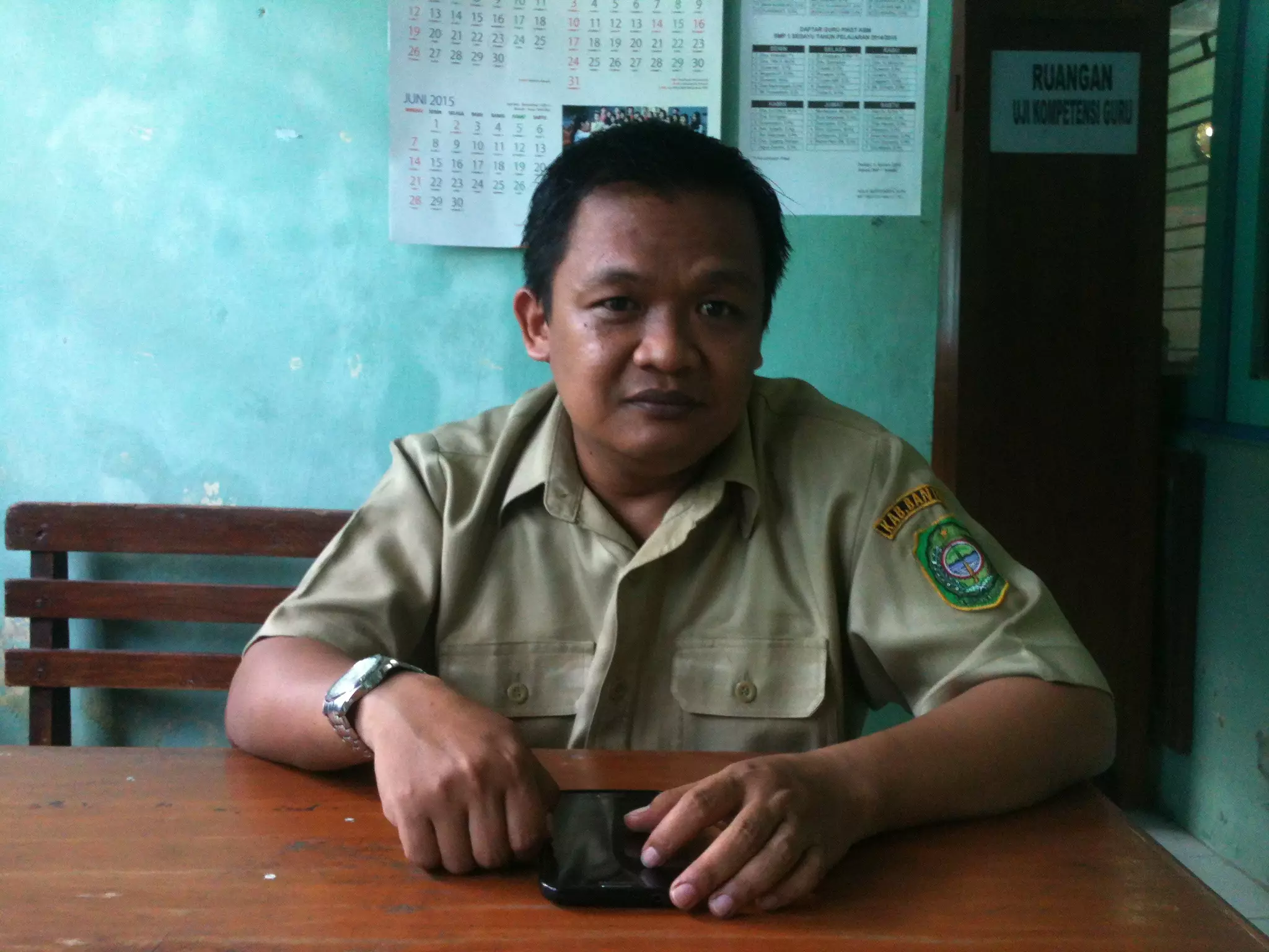 Banyak yang melarang, guru ini malah izinkan siswanya pakai smartphone