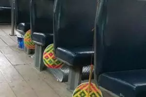 Kepanasan? Bus ini sediakan kipas anyaman di dalamnya