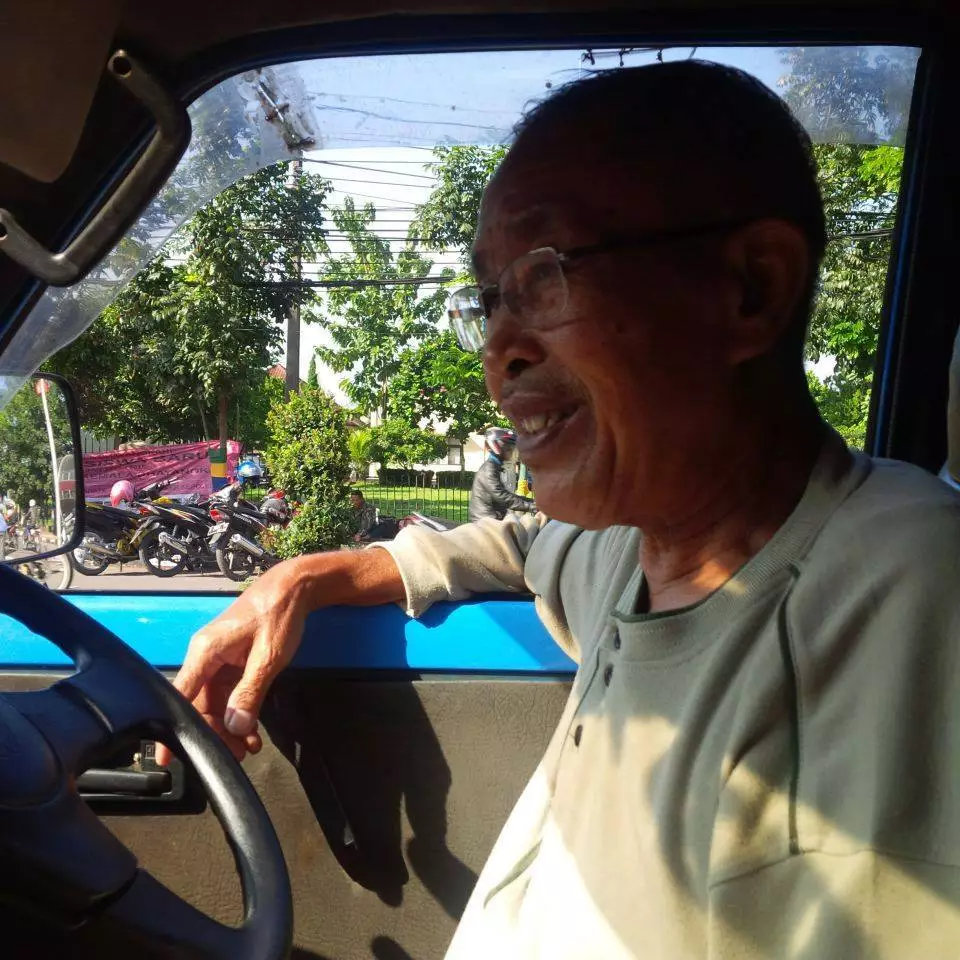 Kisah teladan dari pensiunan TNI AD yang jadi sopir angkot
