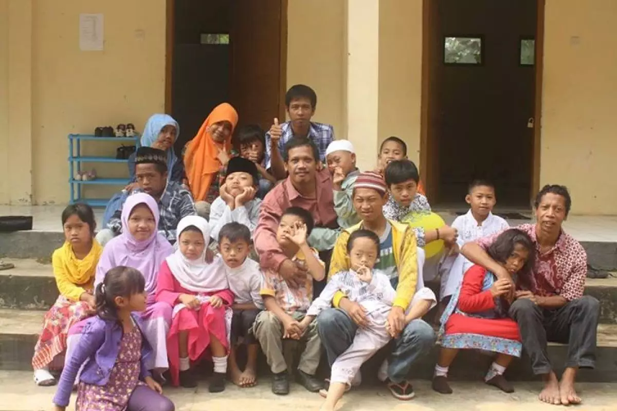 Kadiyono, tukang tambal ban yang kejar doktor juga abdikan diri di SLB