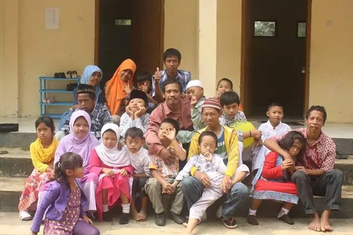 Kadiyono, tukang tambal ban yang kejar doktor juga abdikan diri di SLB