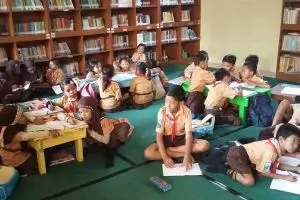 Bantu PR dan lomba mewarnai, cara perpustakaan bikin anak senang baca