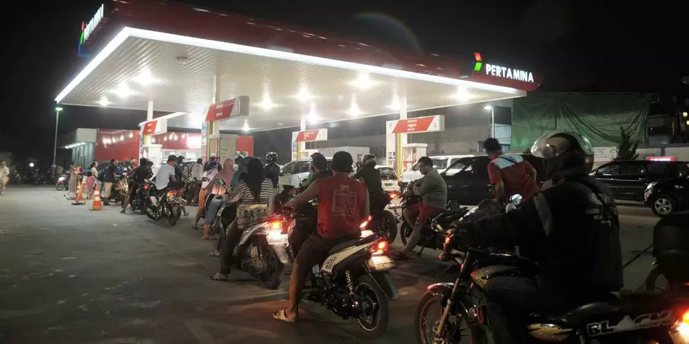 VIDEO: Bahaya radiasi HP bisa bakar aluminium foil sampai pom bensin