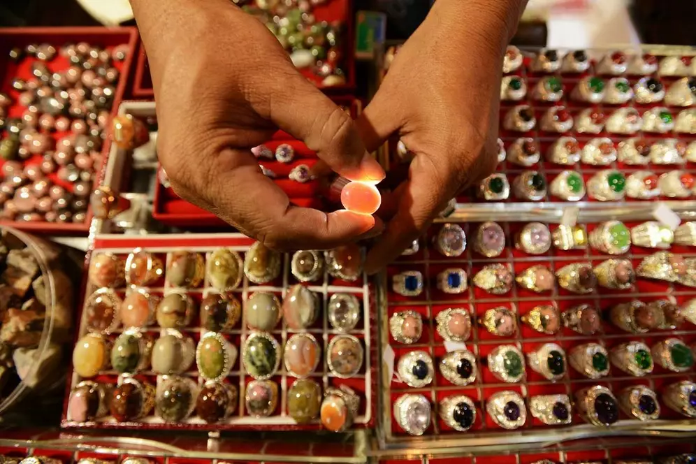 Setelah baca ini, kamu akan berhenti keranjingan batu akik!