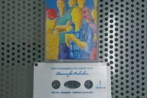 Kembali ke masa lalu, band ini pilih launching kaset di era iTunes