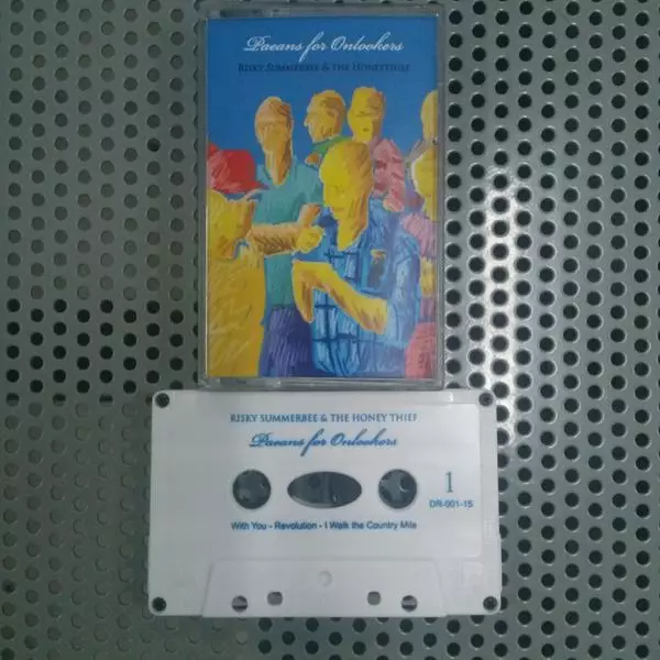 Kembali ke masa lalu, band ini pilih launching kaset di era iTunes