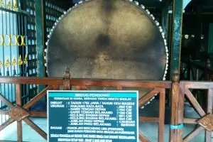 Bedug terbesar di dunia, hanya ditabuh tiap jumat dan hari besar 