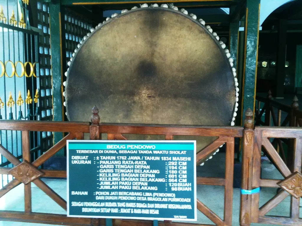Bedug terbesar di dunia, hanya ditabuh tiap jumat dan hari besar 