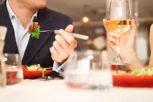 4 Hal yang sebaiknya tak kamu lakukan setelah makan