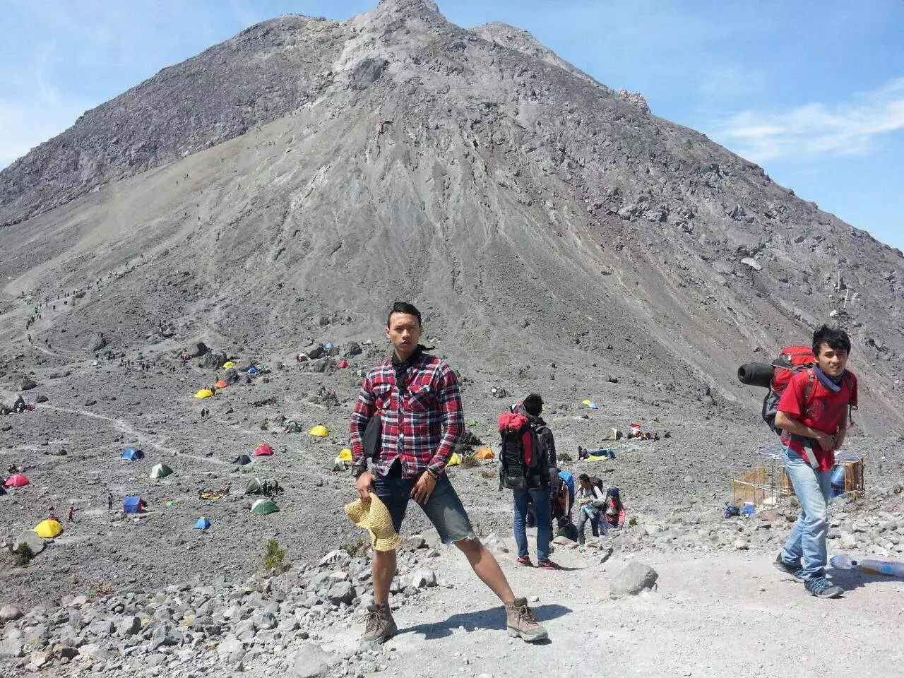 Mau mendaki Gunung Merapi? Berikut tips amannya