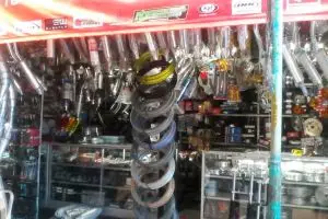 Uniknya pasar barang bekas Jogja, baru ramai setelah gelap