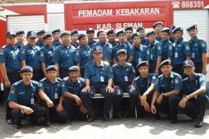 Kisah petugas damkar, sudah bertaruh nyawa masih dimaki-maki warga