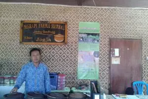 Lestarikan tradisi luhur warisan nenek moyang, Sidik bikin rumah jamu