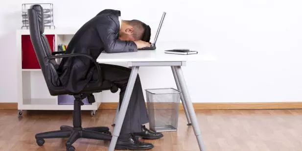 Duduk terlalu lama bisa bikin kekebalan tubuh menurun, walah!