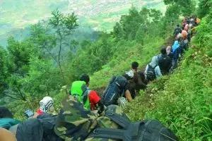 Bukan cuma di jalan, di gunung pun bisa macet