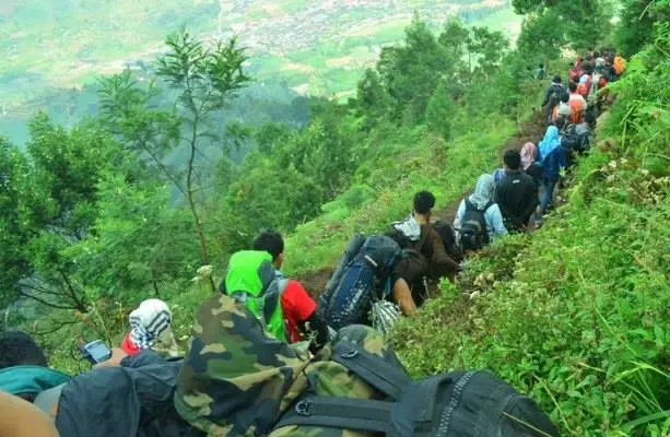 Bukan cuma di jalan, di gunung pun bisa macet