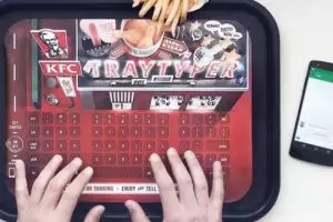 Tak usah takut laptopmu kena makanan, KFC bikin nampan jadi keyboard!