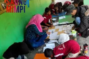Bikin anak didik enjoy belajar, lihat cara komunitas Saung Mimpi ini
