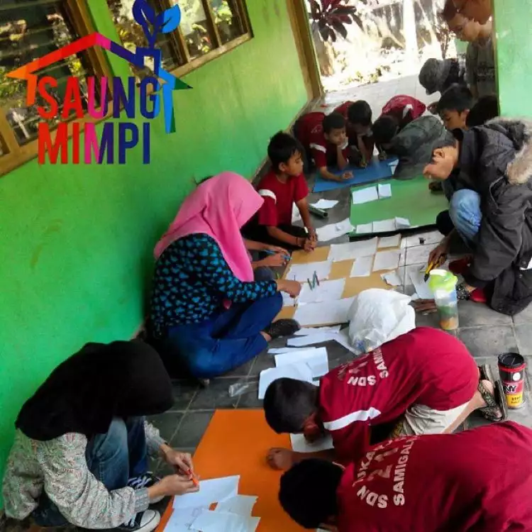 Bikin anak didik enjoy belajar, lihat cara komunitas Saung Mimpi ini