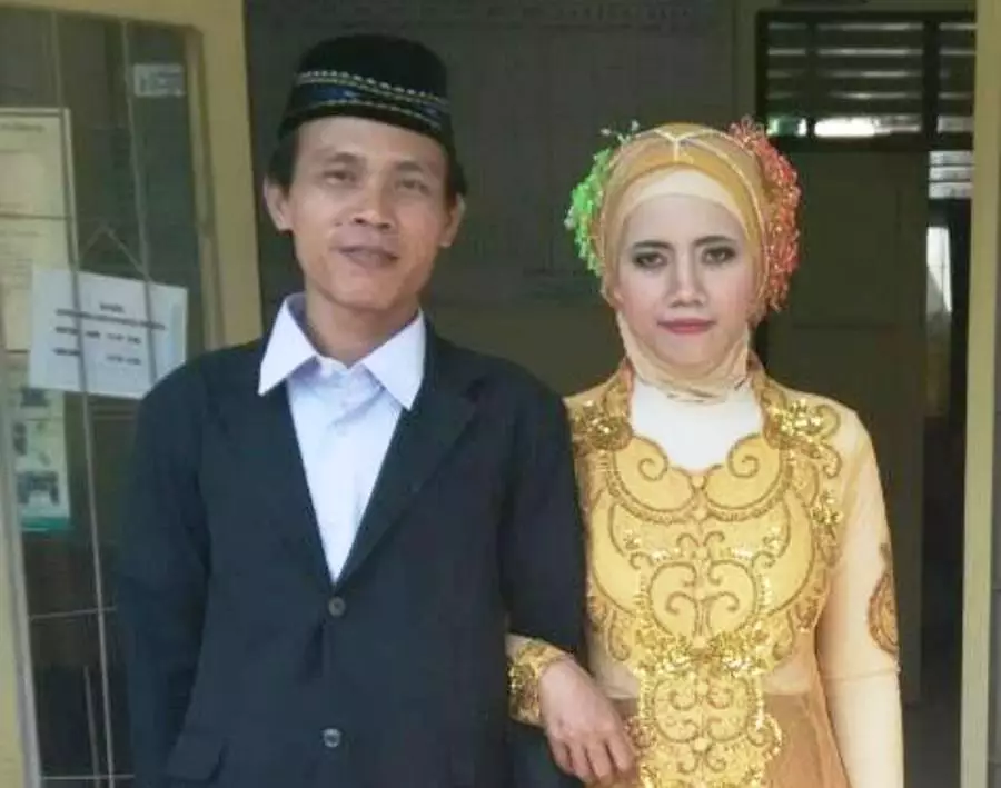 Pasangan ini menikah usai kenalan di grup biro jodoh Facebook