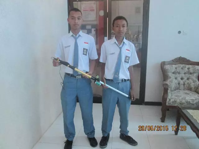 2 Siswa Kudus bikin tongkat teknologi kelelawar untuk tuna netra