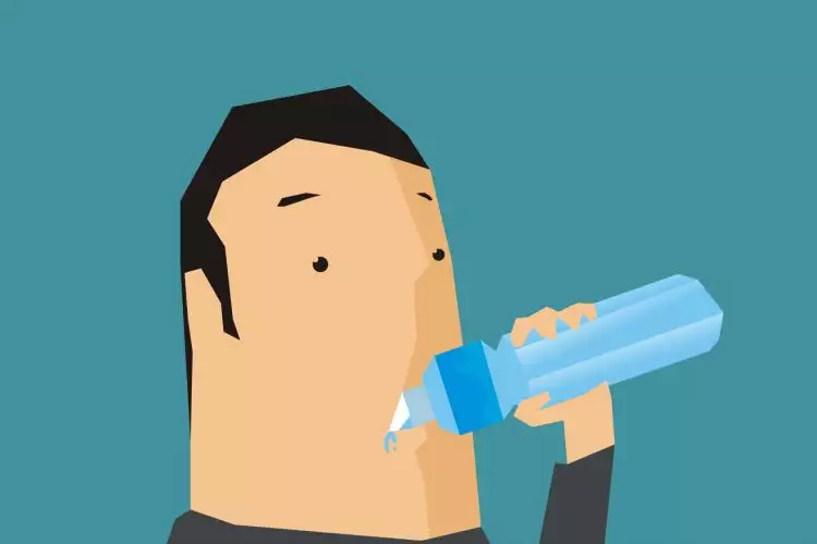 13 Masalah serius kalau kamu ogah minum air putih, berbahaya!