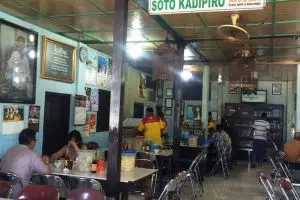 Foto Pak Bud dan Pak JK terpampang, itu tanda Soto Kadipiro asli