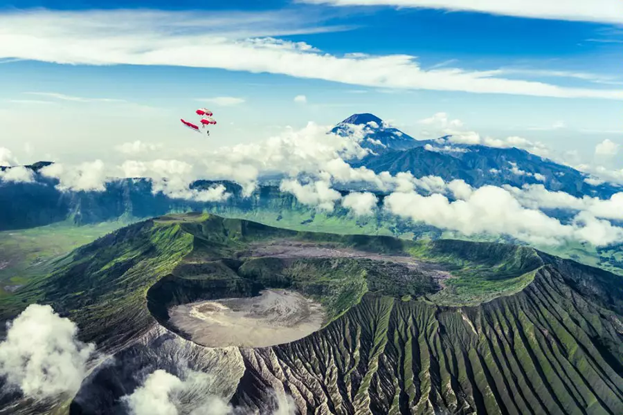Jauh-jauh dari Austria, mereka sukses terbangi Bromo