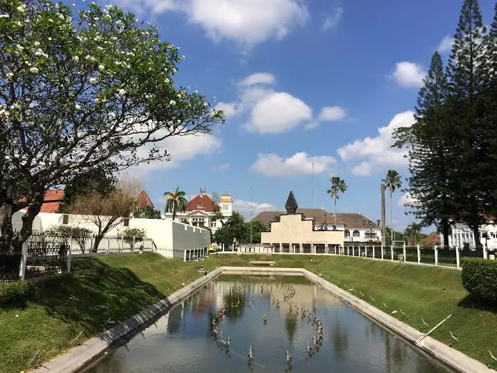 Nggak cuma Malioboro aja, kalau ke Jogja ayo jalan-jalan ke Vredeburg!