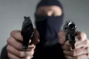 Beda bunyi tembakan di Indonesia dengan di negara lain