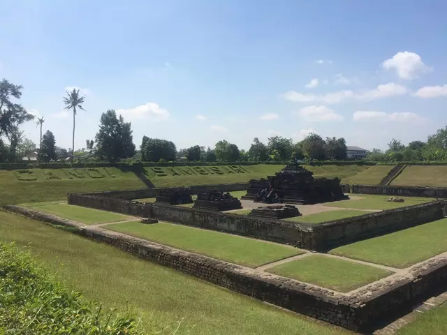 Piknik ke Candi Sambisari, wisata murah dengan suguhan panorama indah