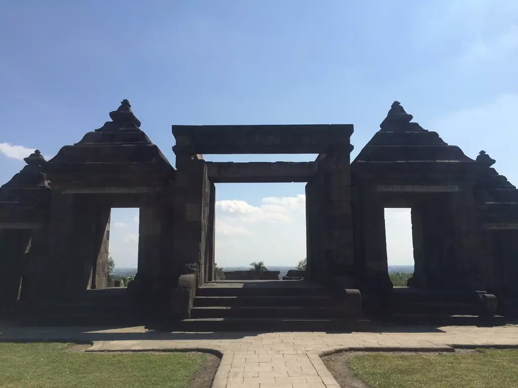 Menikmati bangunan kerukunan beragama di Candi Boko