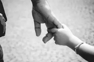 Seorang ibu pasang iklan mencari 'ayah sementara' untuk anaknya