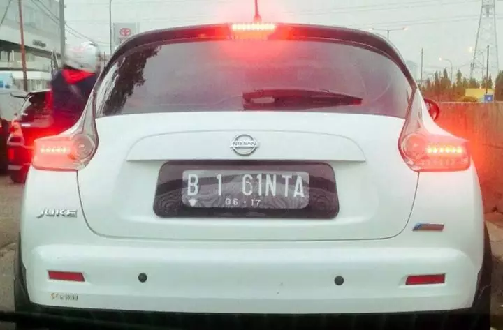 Pakai pelat nomor palsu ternyata bisa dibui 2 bulan, catet!