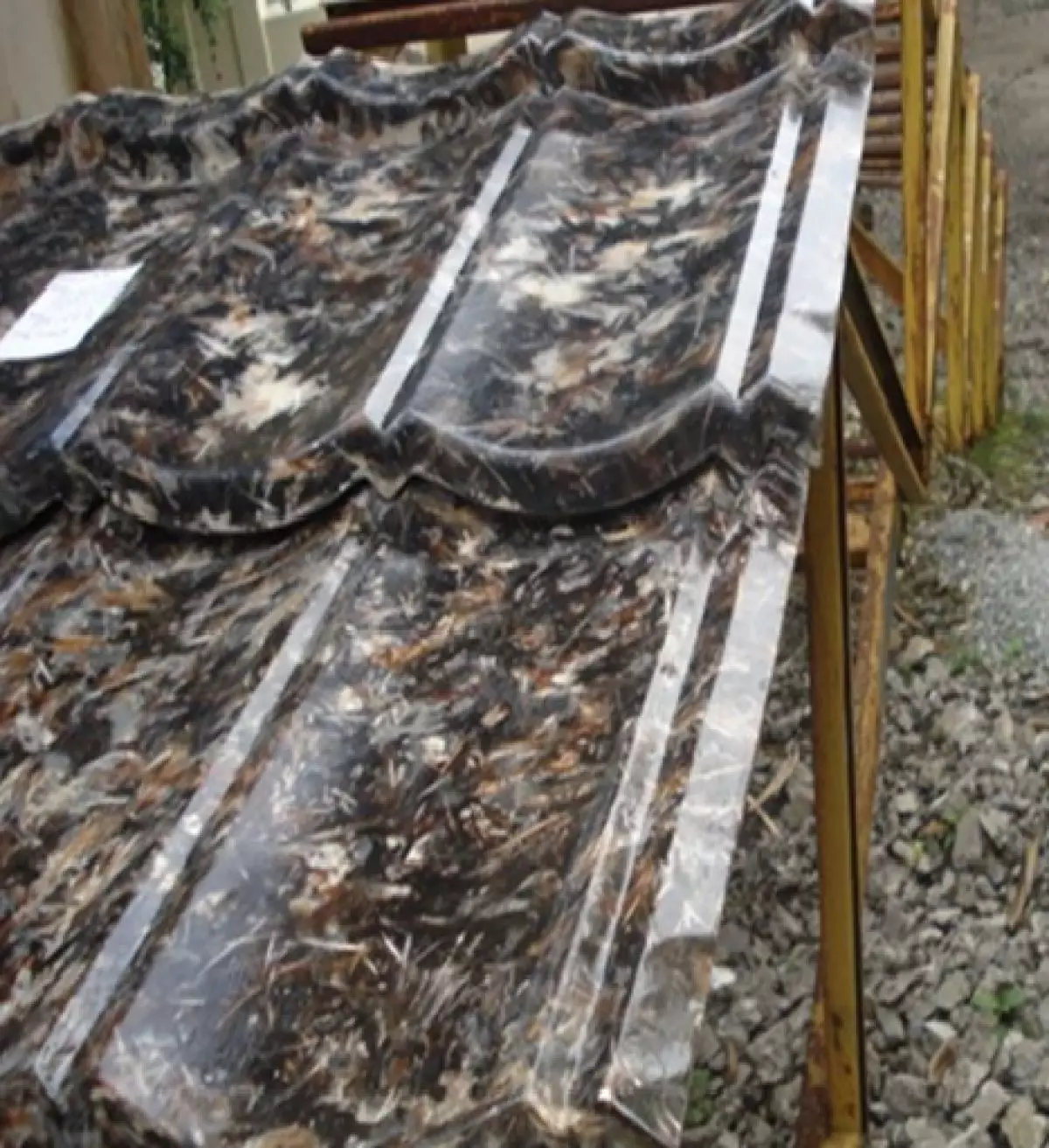 Lebih kuat dan tahan air, genteng bulu ayam kalahkan genteng biasa