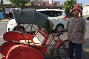 Tak terpilih 'mengantar tamu' pernikahan Gibran, Pak Sarto sedih