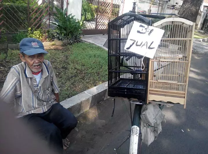Mbah Misari, dulu pejuang kemerdekaan, kini jualan sangkar burung 
