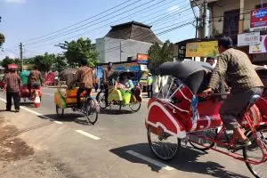Sedih, salah satu tukang becak pengantar tamu Jokowi meninggal dunia