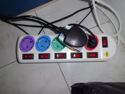 Ini jadinya jika kamu lupa melepas charger dari colokan