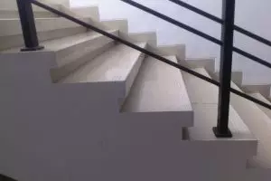 Kok jumlah anak tangga selalu ganjil ya, sengajakah?