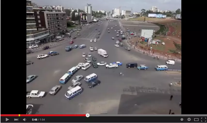 VIDEO: Perempatan paling semrawut sedunia, bikin pusing