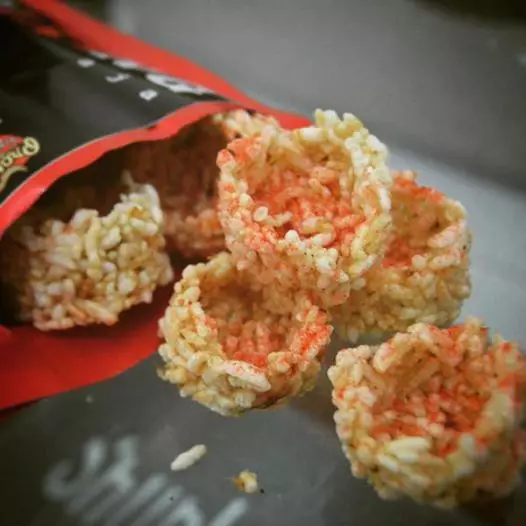 Sensasi kriuknya rengginang enam rasa yang nggak biasa, bikin ngiler!