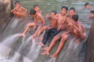 5 Hal lucu yang dilakukan anak kecil saat puasa pertama