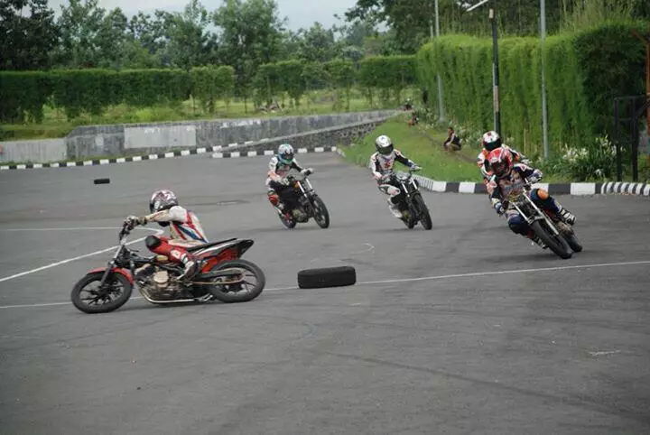 Ingin jadi pembalap profesional? Berguru saja ke Hendriansyah di HRS