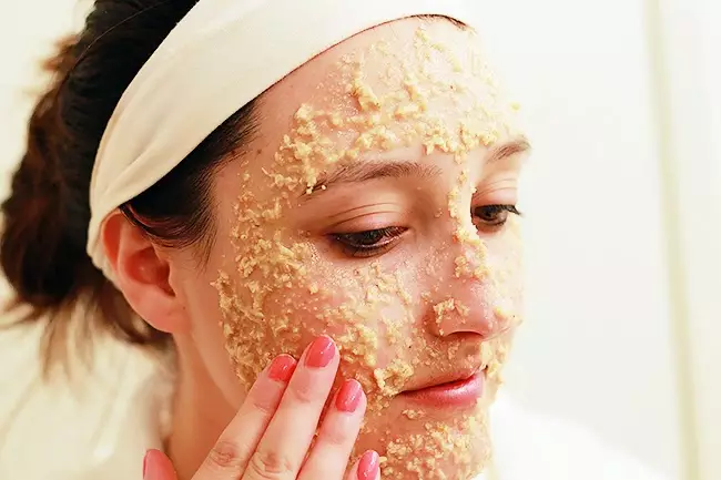 Tak perlu produk mahal, masker oatmeal juga ampuh bikin kulit cantik!