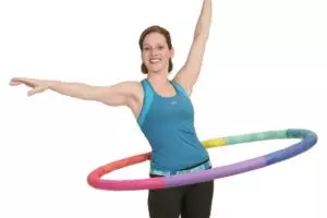 Olahraga asyik pakai hula hoop