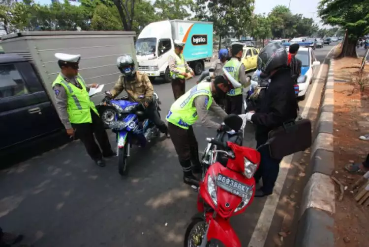 VIDEO: Momen tilang polisi yang memiliki surat tugas