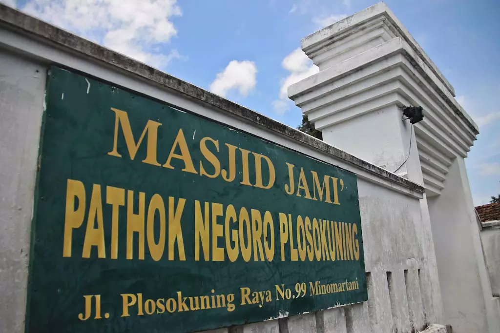 Tradisi unik Masjid Pathok Negoro Plosokuning, 2 kali adzan saat Jumat